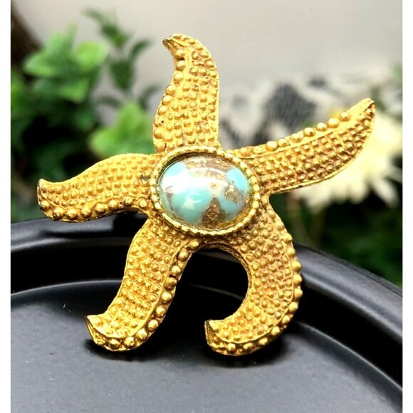 Vintage Gold-Toned Starfish Brooch With Turquoise Stone Center Vintage Design - Picture 1 of 4